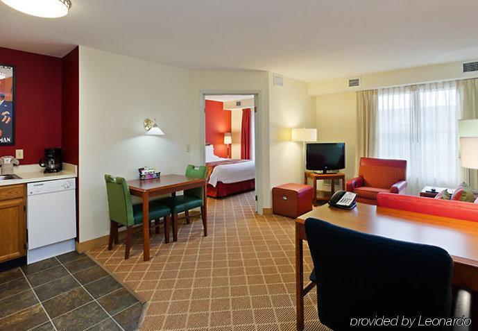 Residence Inn Indianapolis Airport Room photo